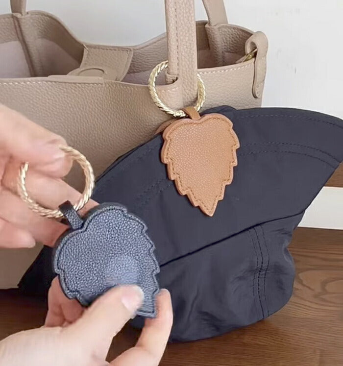 帽子を挟めるキーホルダー