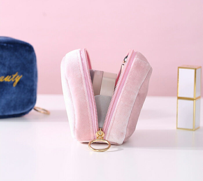 持ち運び易いスクエアポーチ