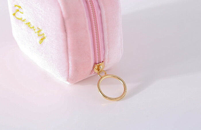 持ち運び易いスクエアポーチ