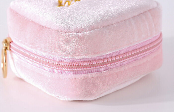 持ち運び易いスクエアポーチ