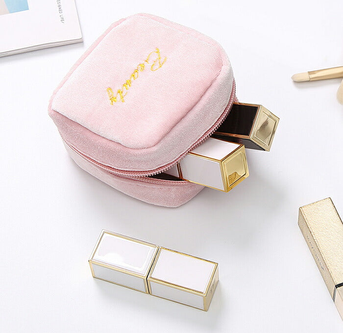 持ち運び易いスクエアポーチ