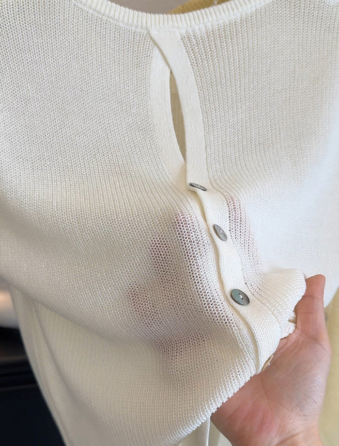 背中ボタン付きサマーシアーニット