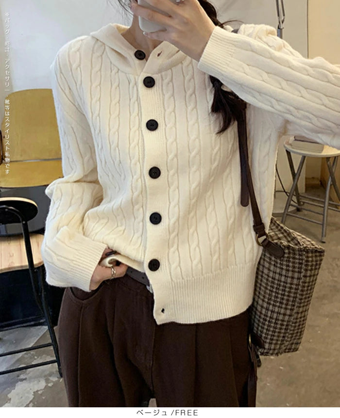 ケーブル編みフーディーカーディガン