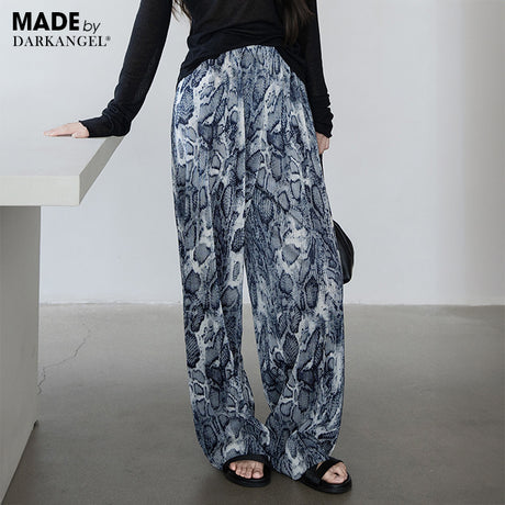 着映えるプリーツパンツ