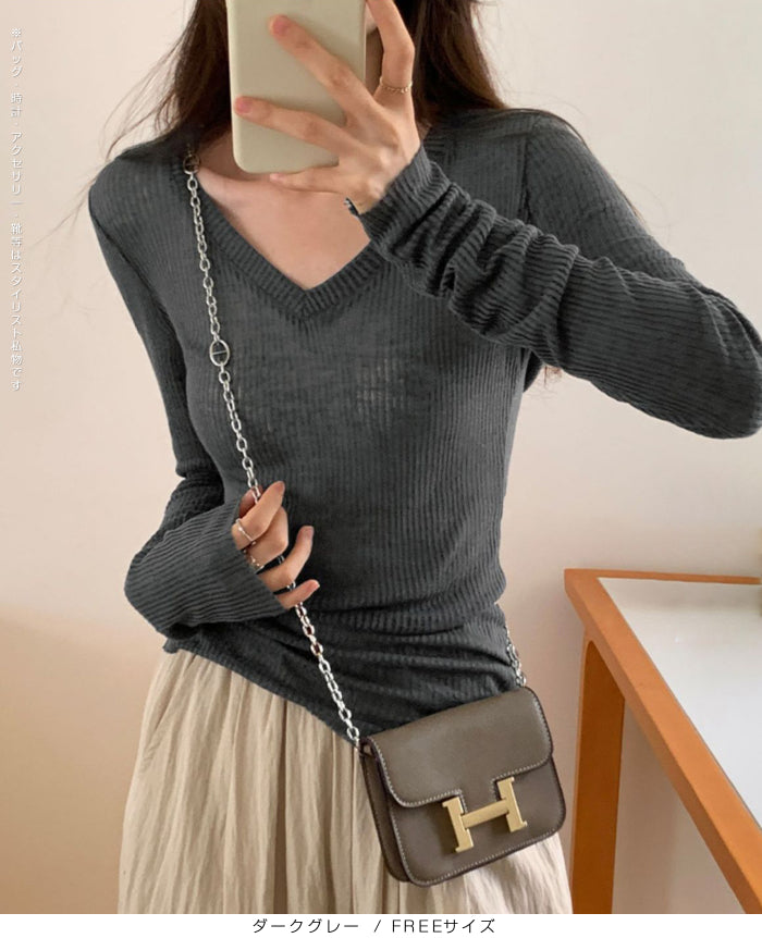 透け感Vネックリブトップス