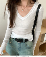 透け感Vネックリブトップス