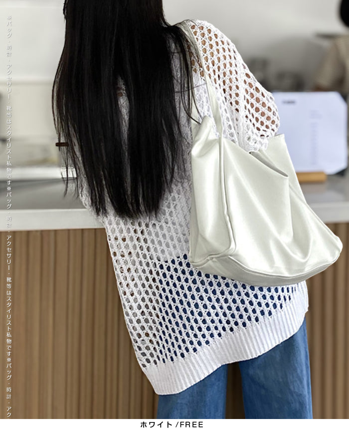 旬な“透け”を楽しむ、軽やかな透かし編みメッシュニット