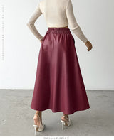 秋冬コーデに映えるエコレザースカート