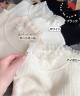 パール付きフリルハイネックリブニットトップス