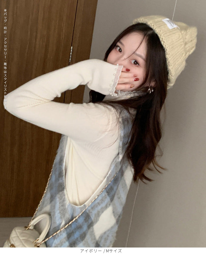 パール付きフリルハイネックリブニットトップス