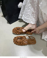 編み込みストラップサンダル