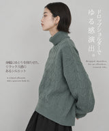 ケーブル編みタートルネックニット