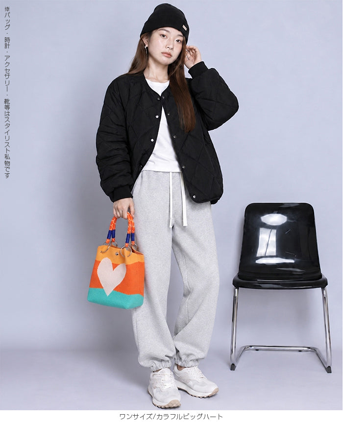 自立するニットバッグ